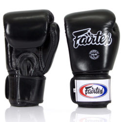 Черные перчатки для тайского бокса FAIRTEX BGV1
