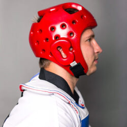 Красный шлем для тхэквондо ProfSport (сбоку на голове)