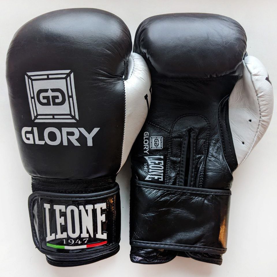 Чекрные боксерские перчатки LEONE GLORY
