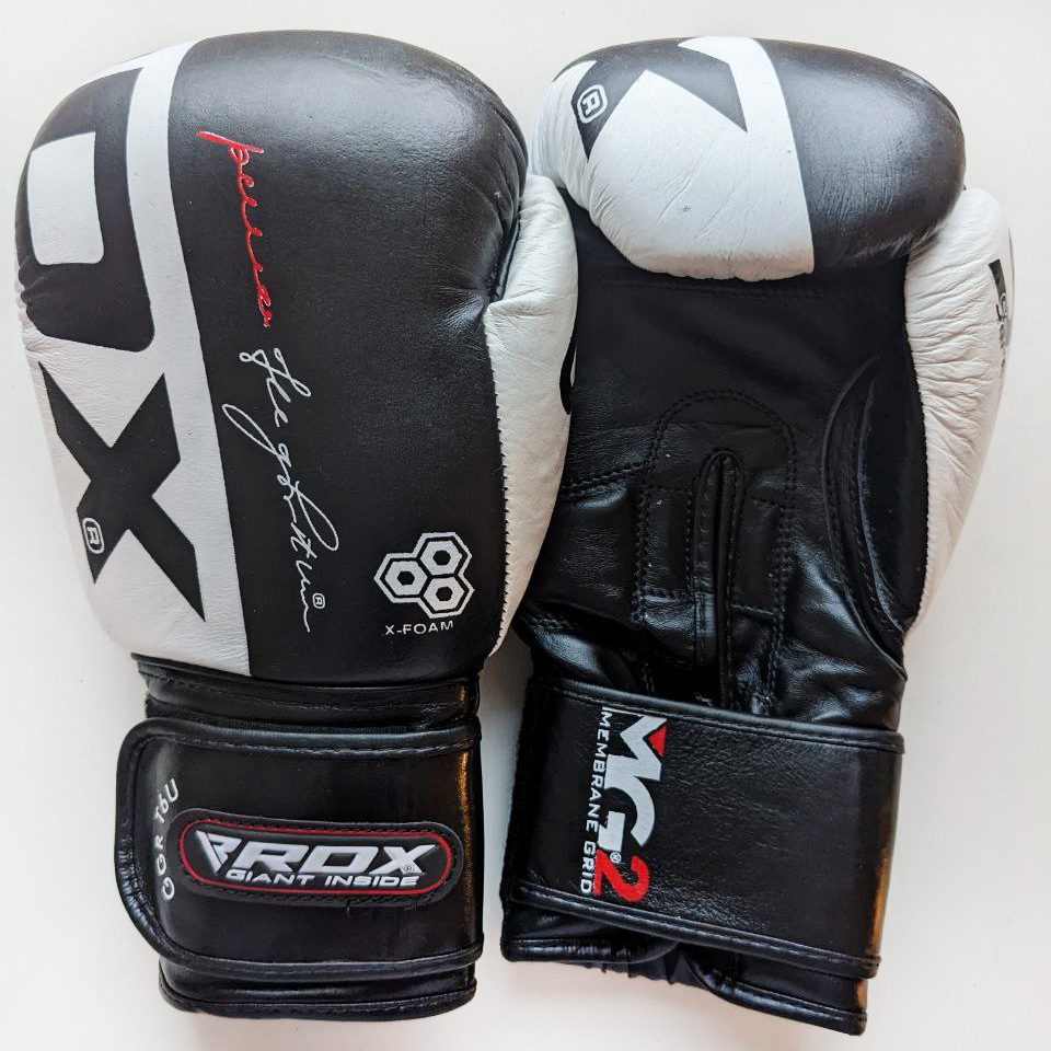 Черные боксерские перчатки RDX