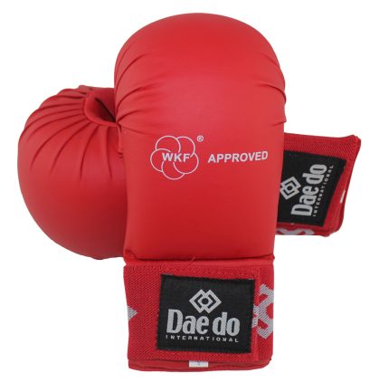 Накладки на кисть для каратэ WKF DAEDO красные