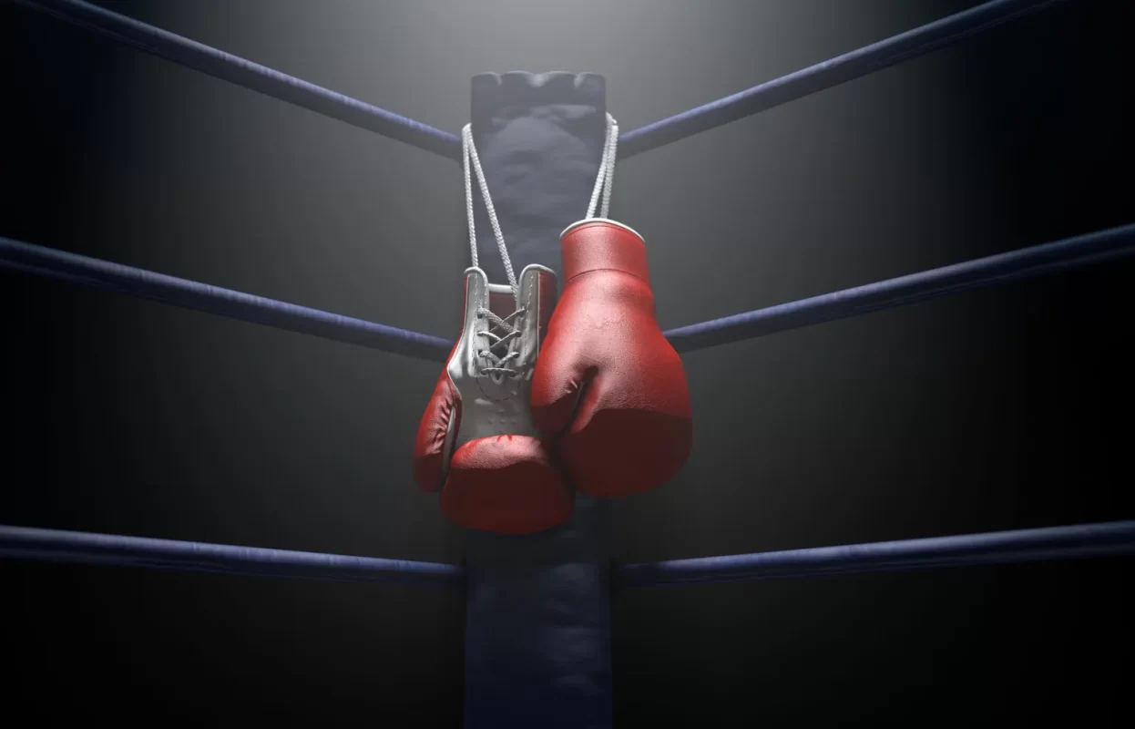 боксерские перчатки на ринге