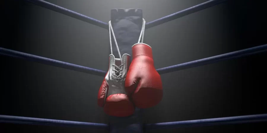 боксерские перчатки на ринге